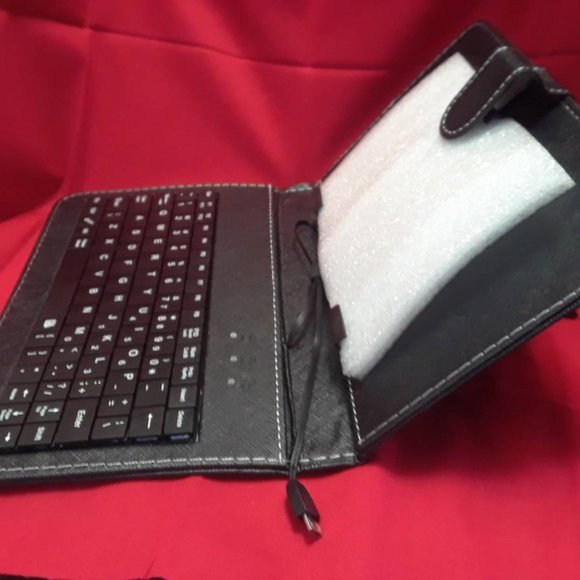 BRAND NEW Universal 7 inch Tablet Case with PC Keyboard and Flip Stand, Black - Picture 6 of 9